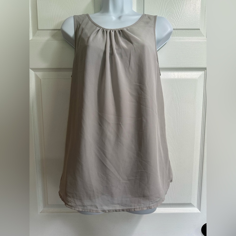 Gray Relaxed Pleated Sleeveless Blouse